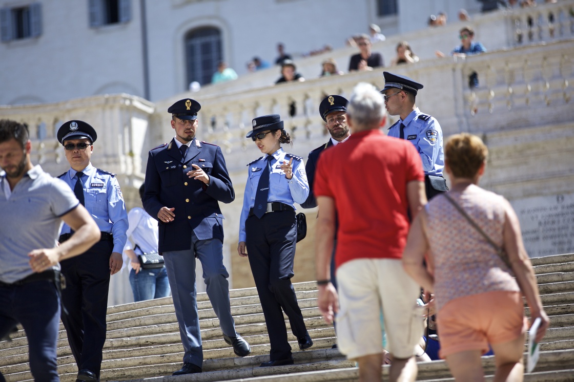 Chinese police officers start patrolling four Italian cities