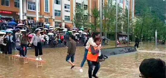 Students slammed as 'lazy' after female sanitation workers carry scholars over flooded campus