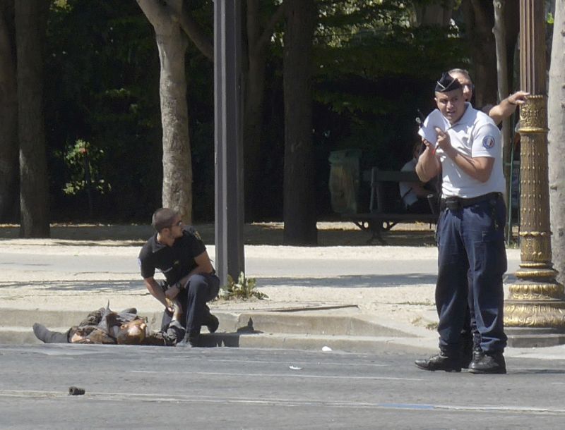 Paris: 4 family members detained after Champs-Elysees attack