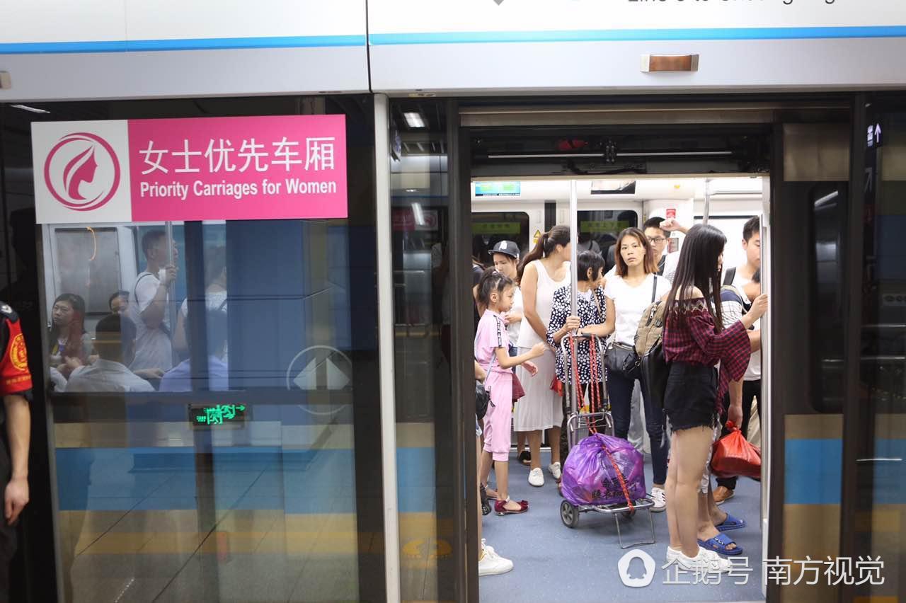 Shenzhen trials female-priority subway carriages