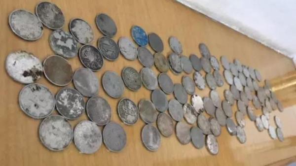 Petty bus company pays injured woman compensation in one yuan coins