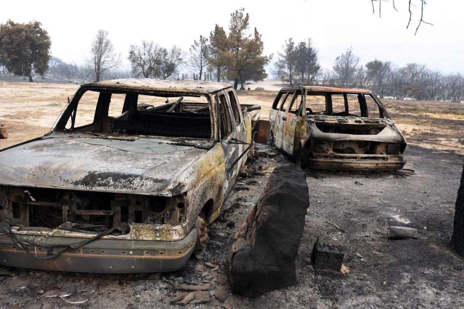 Evacuees return, damage measured as western wildfires wane