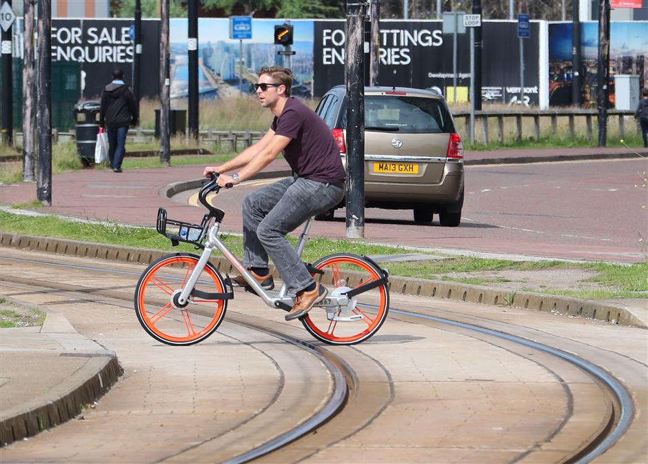 Residents of British city don't know how to share bikes: reports