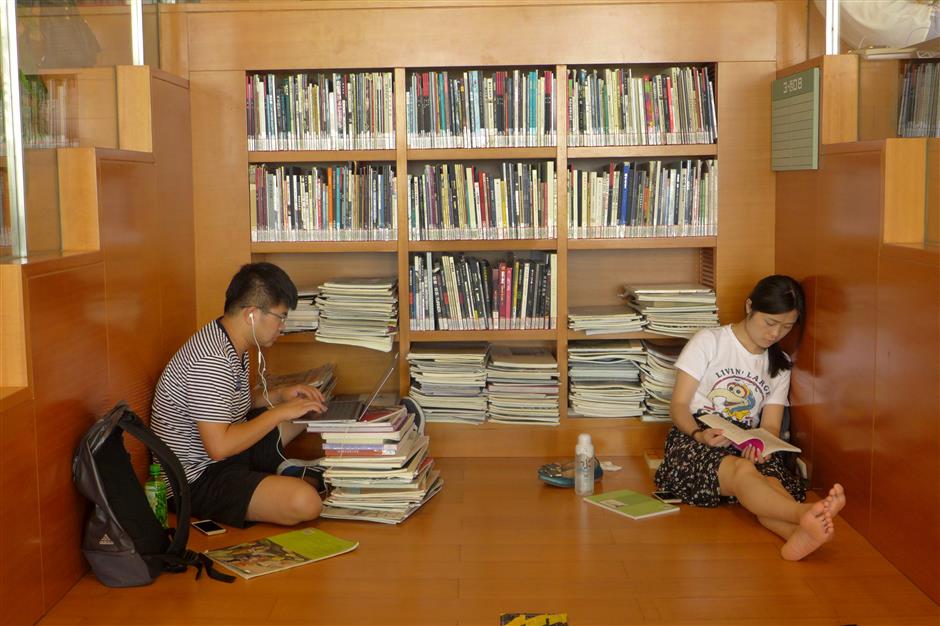 Residents seek escape from heat in library