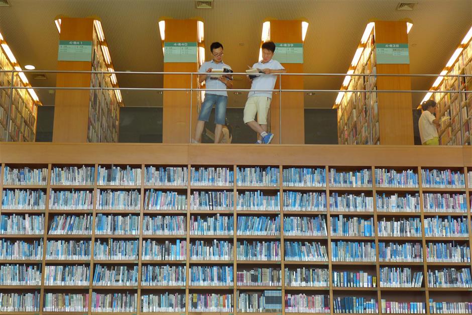 Residents seek escape from heat in library