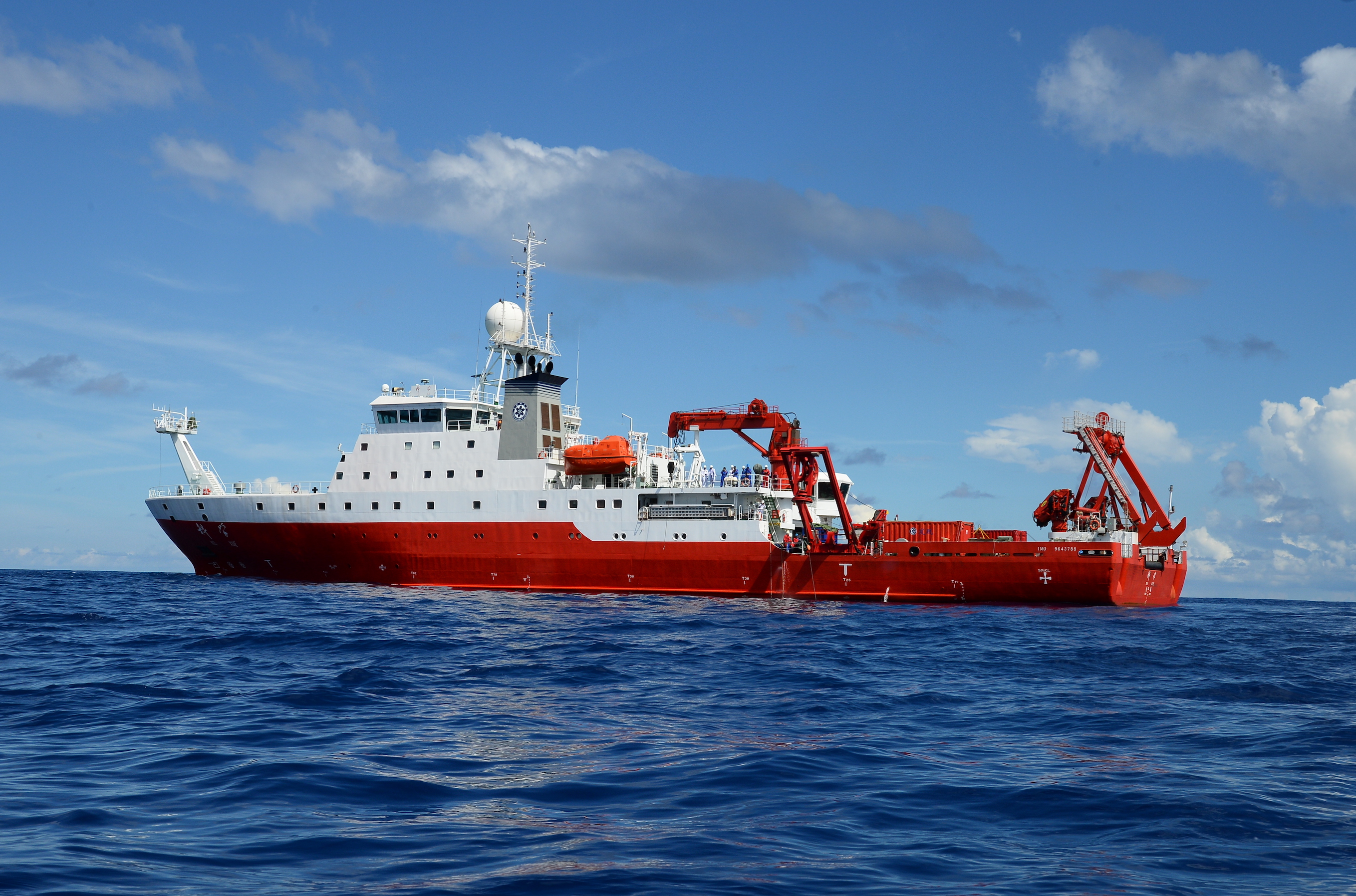 chinese submersibles explore south china sea