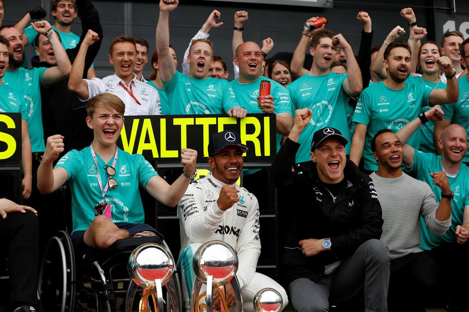 Hamilton aims to seize momentum in Hungary before F1 break