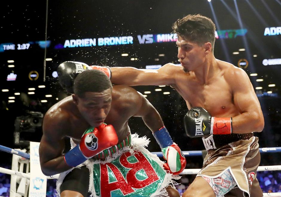 Garcia outpoints Broner to remain undefeated