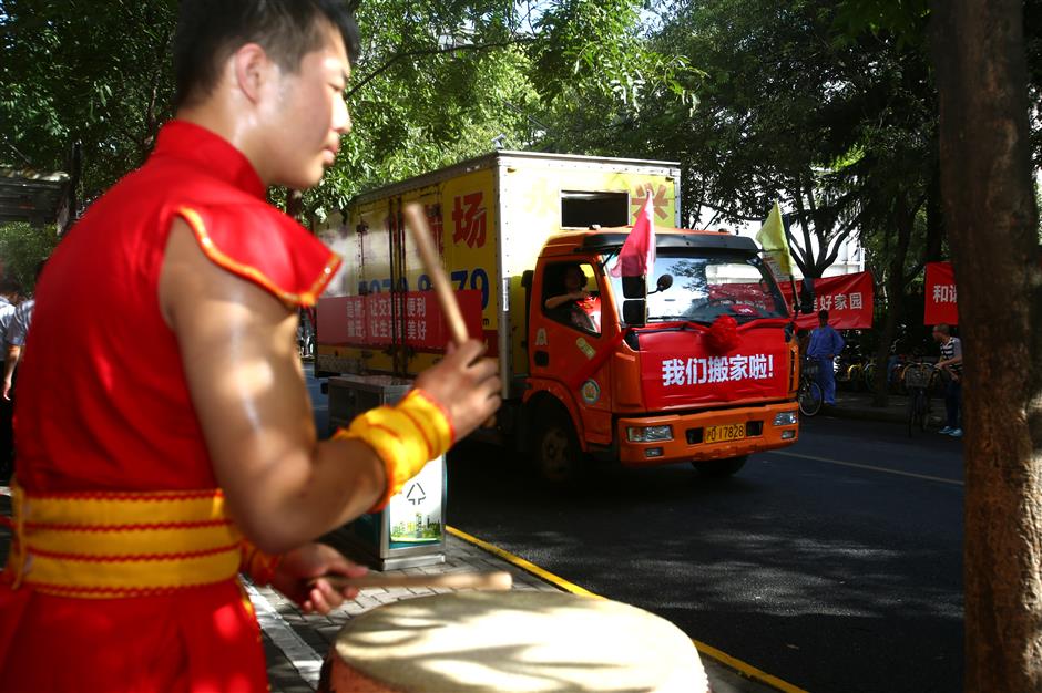 Residents move to make way for bridge