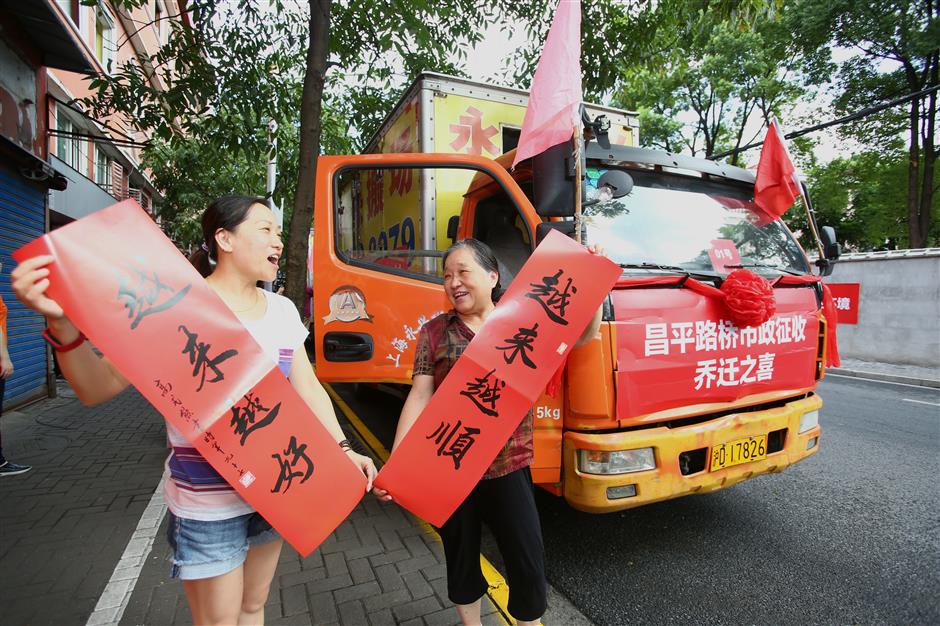 Residents move to make way for bridge