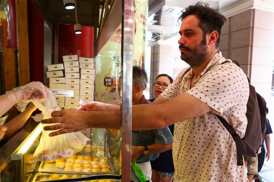 Bullfrogs, shrimp: it's mooncake, but not like your parents knew it