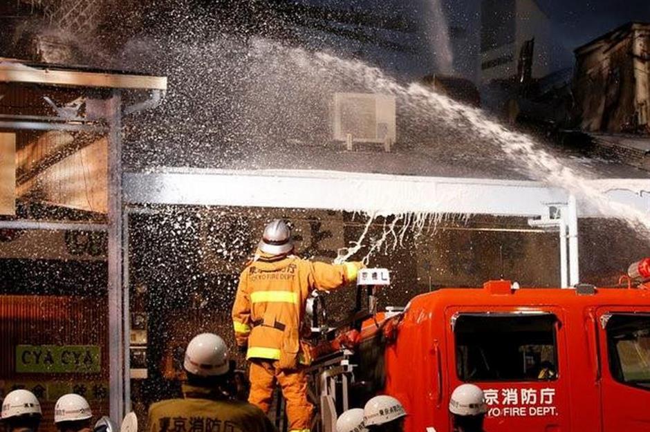 Tokyo firefighters battle blaze at world's biggest fish market