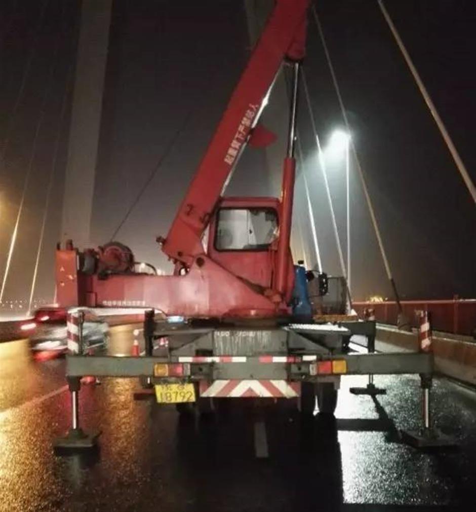 Yangpu Bridge repairs begin