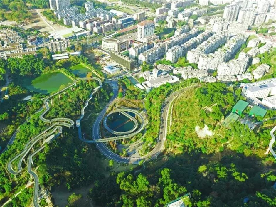 Eco sky walk to welcome walkers, and support nature, in Fuzhou