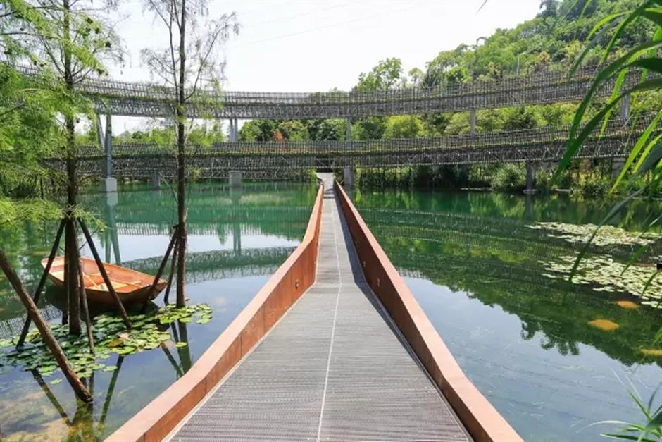 Eco sky walk to welcome walkers, and support nature, in Fuzhou