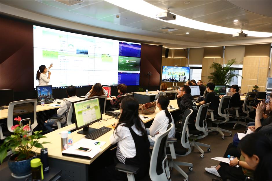 Shanghai Environmental Monitoring Center opens to Shanghai Daily readers
