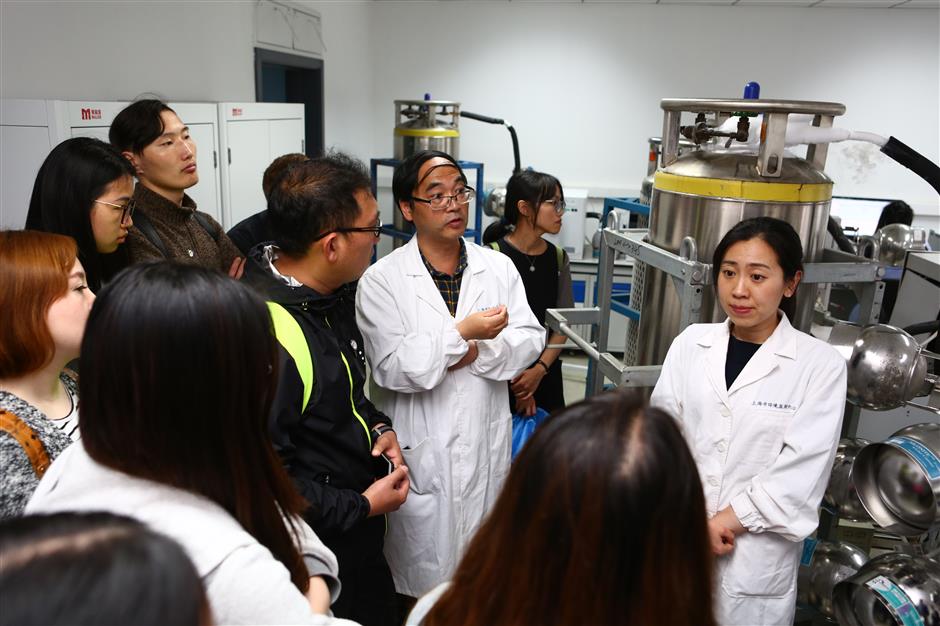 Shanghai Environmental Monitoring Center opens to Shanghai Daily readers