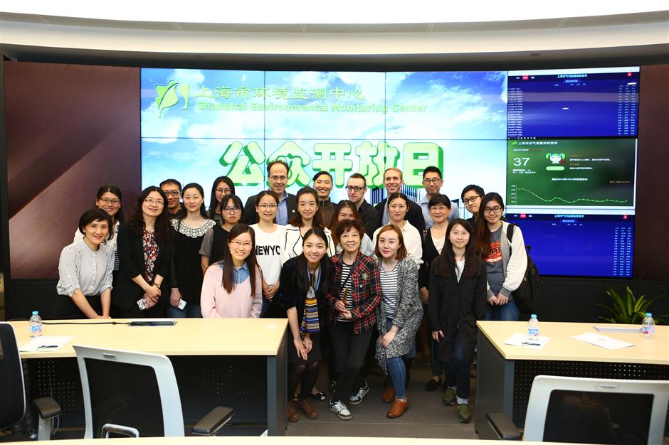 Shanghai Environmental Monitoring Center opens to Shanghai Daily readers