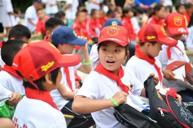 SIPG team visits charity school in Guizhou