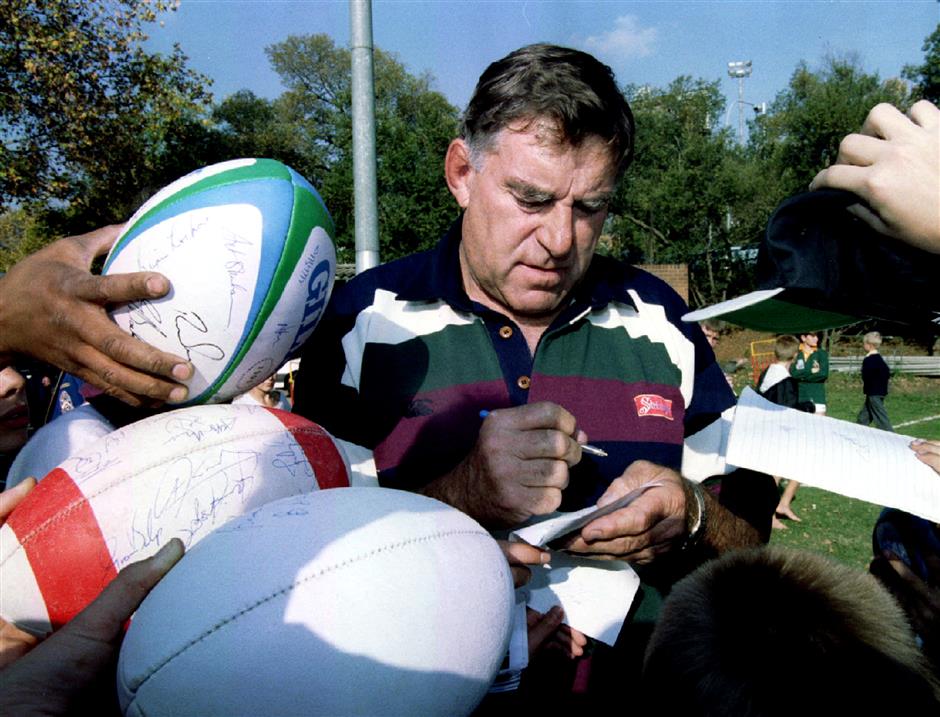 Colin Meads, greatest All Black of 20th century, dies at 81