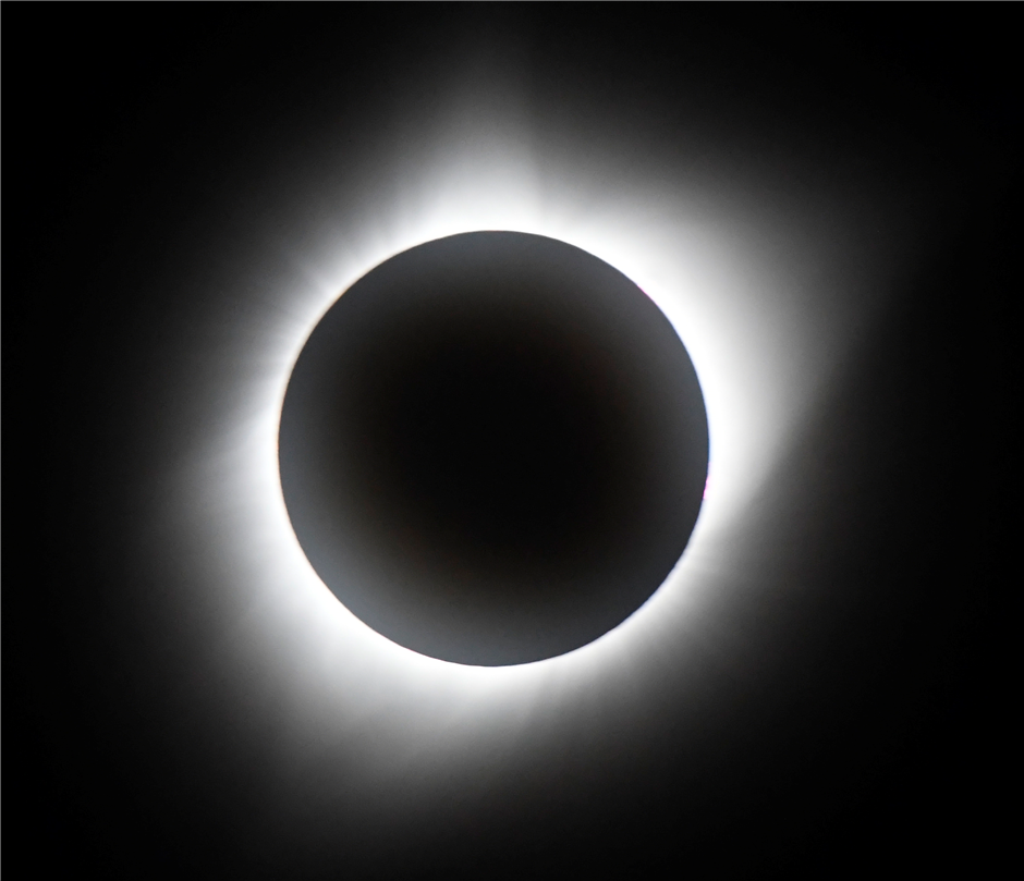 Total solar eclipse mesmerizes America