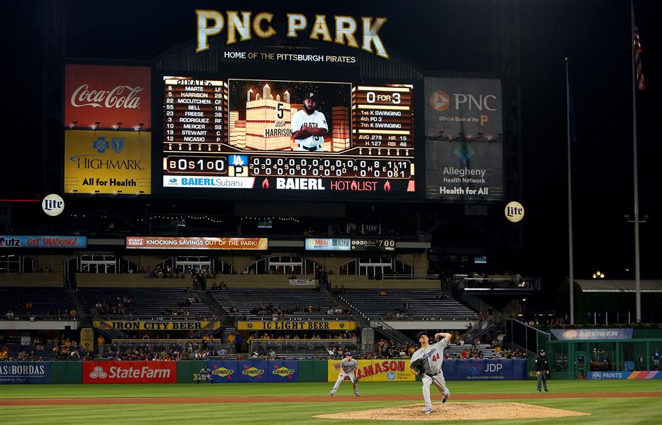 Pirates' 10th-inning homer spells heartbreak for Dodgers' Hill