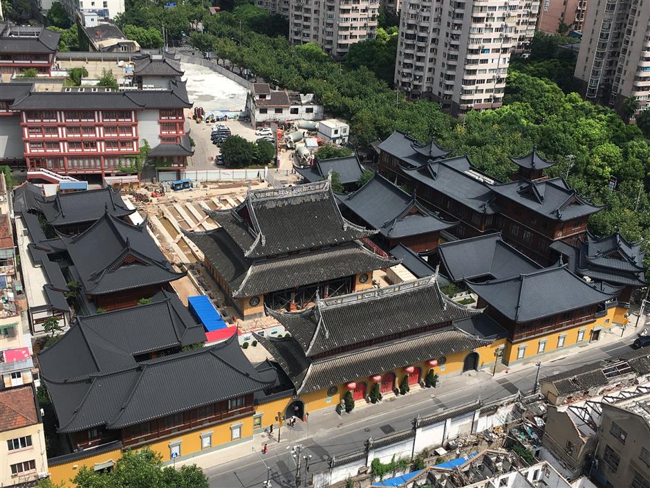 Historic temple hall to be moved with giant Buddha statues still inside