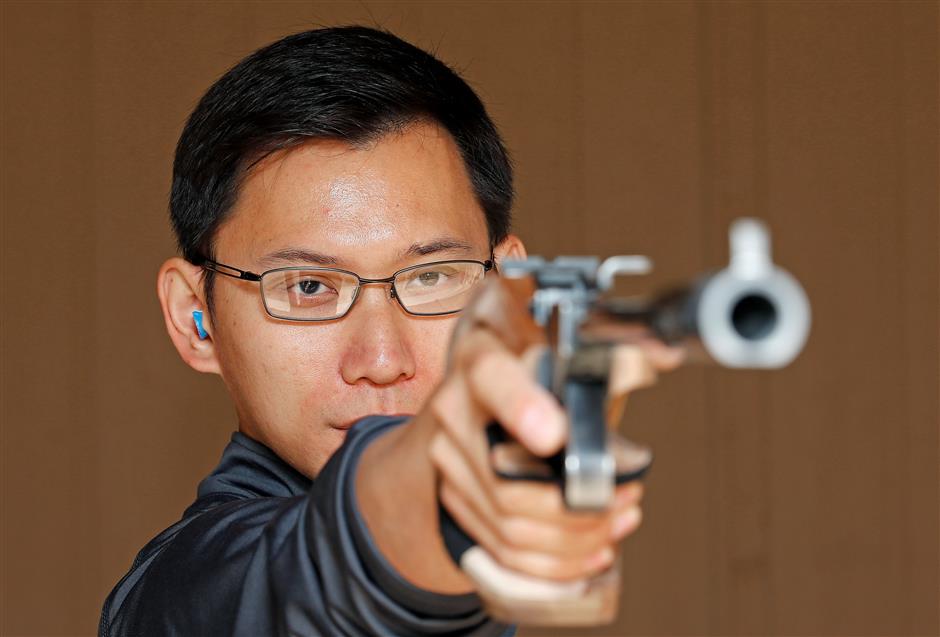 American Olympian shoots for Chinese history