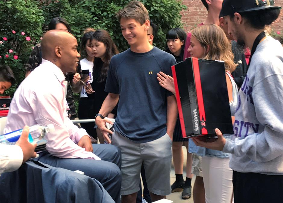 Marbury has emotional moment with Beijing fan at NY University Q&A