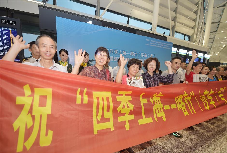 First charter flight to land at new Xinjiang airport