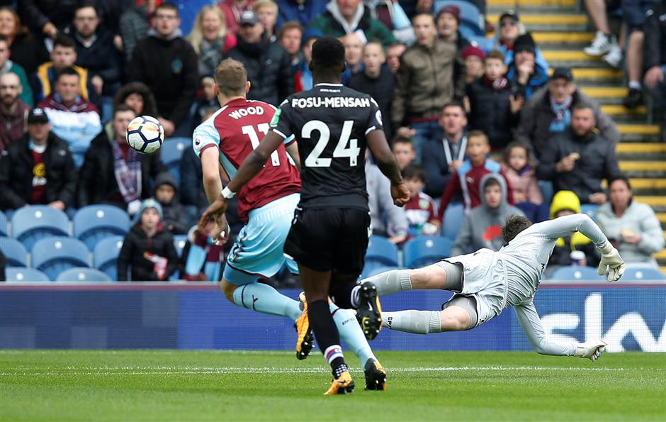 Wood's winner for Burnley piles pressure on Palace's De Boer