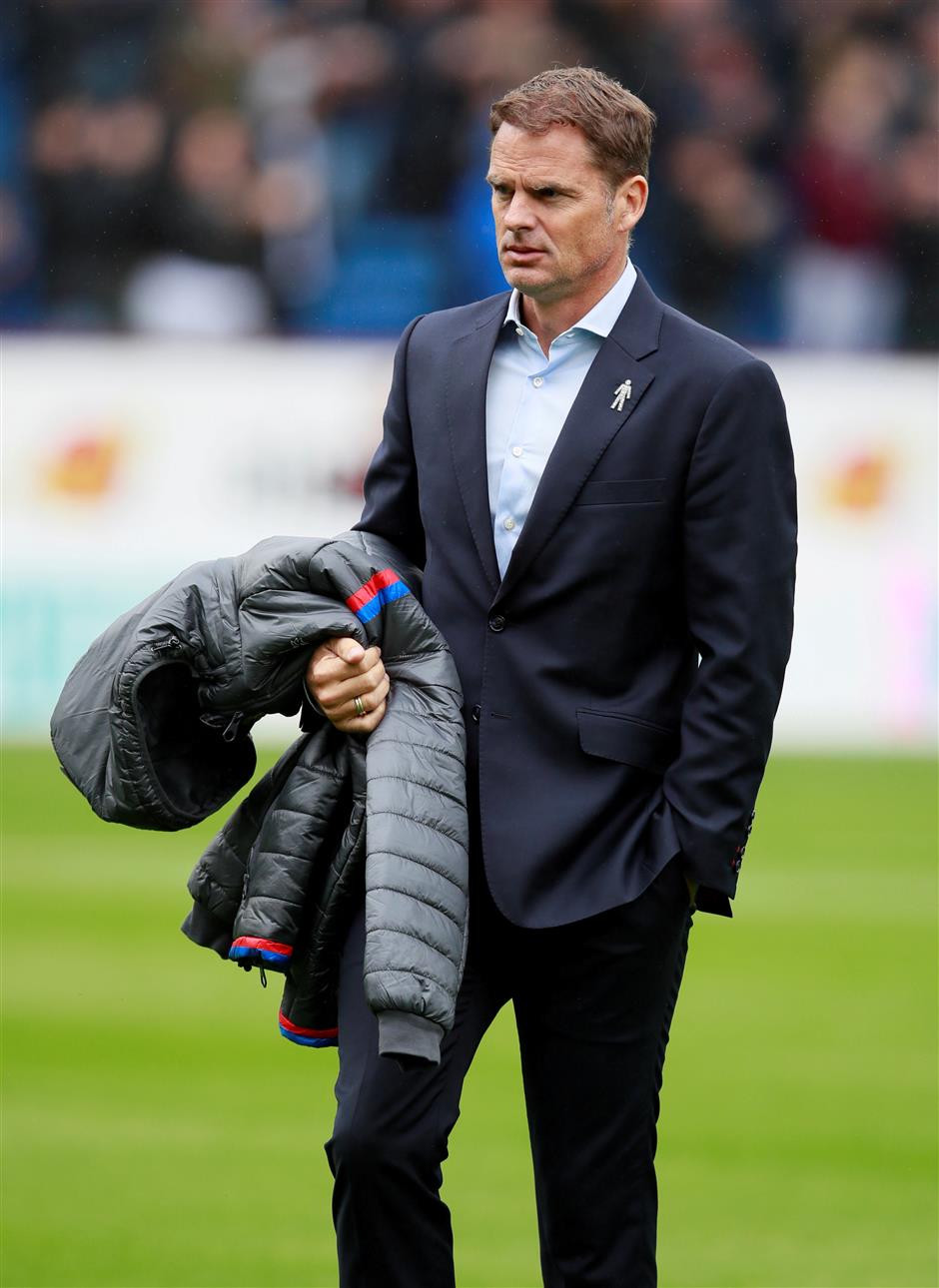 Palace sacks de Boer after nightmare start