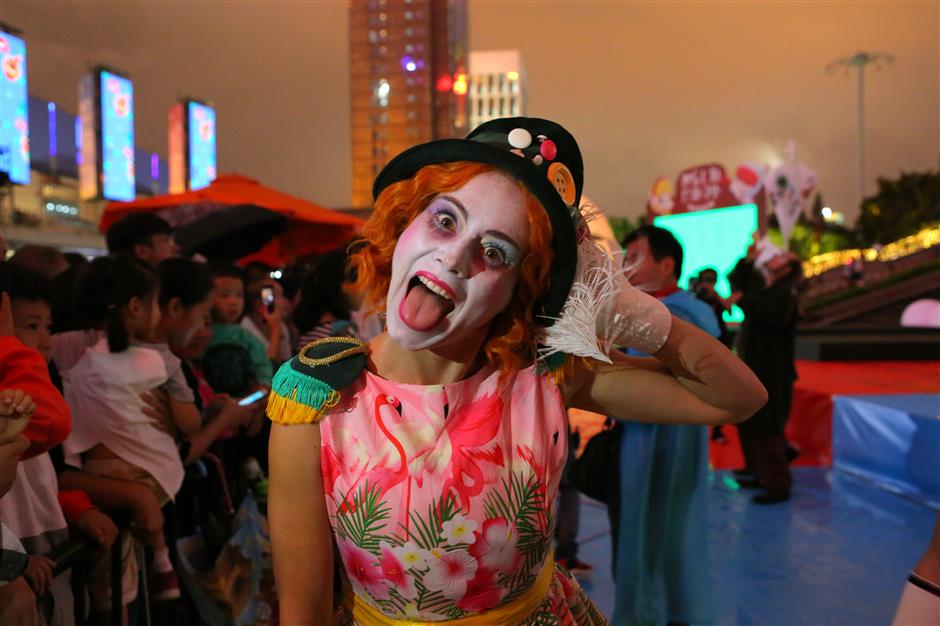 Comedy festival kicks off at Shanghai landmark TV tower