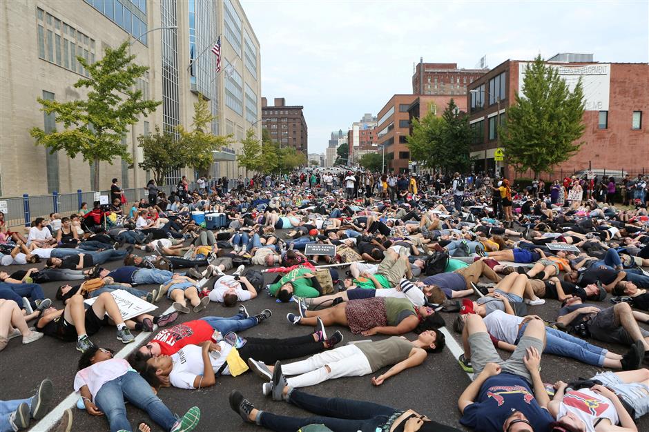 Protests resume after 80 arrests in St. Louis unrest