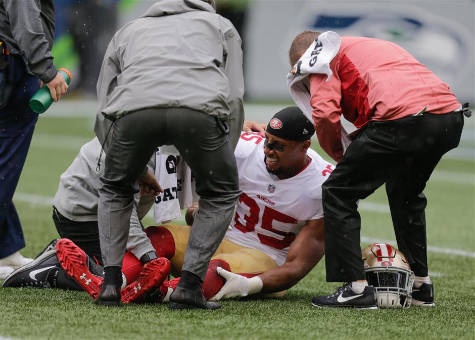 49ers safety Reid sidelined with left knee injury