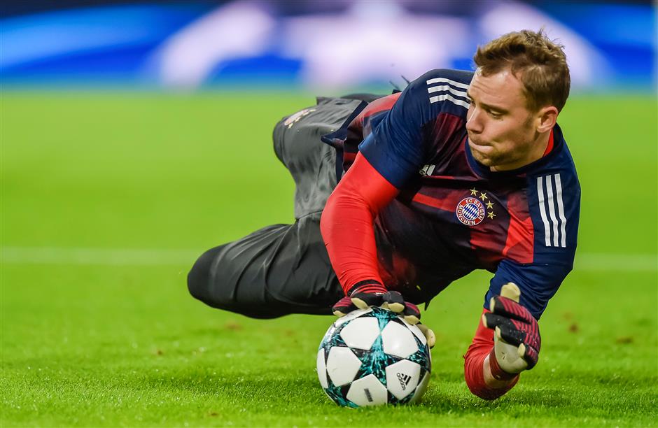 Neuer out until January after foot operation