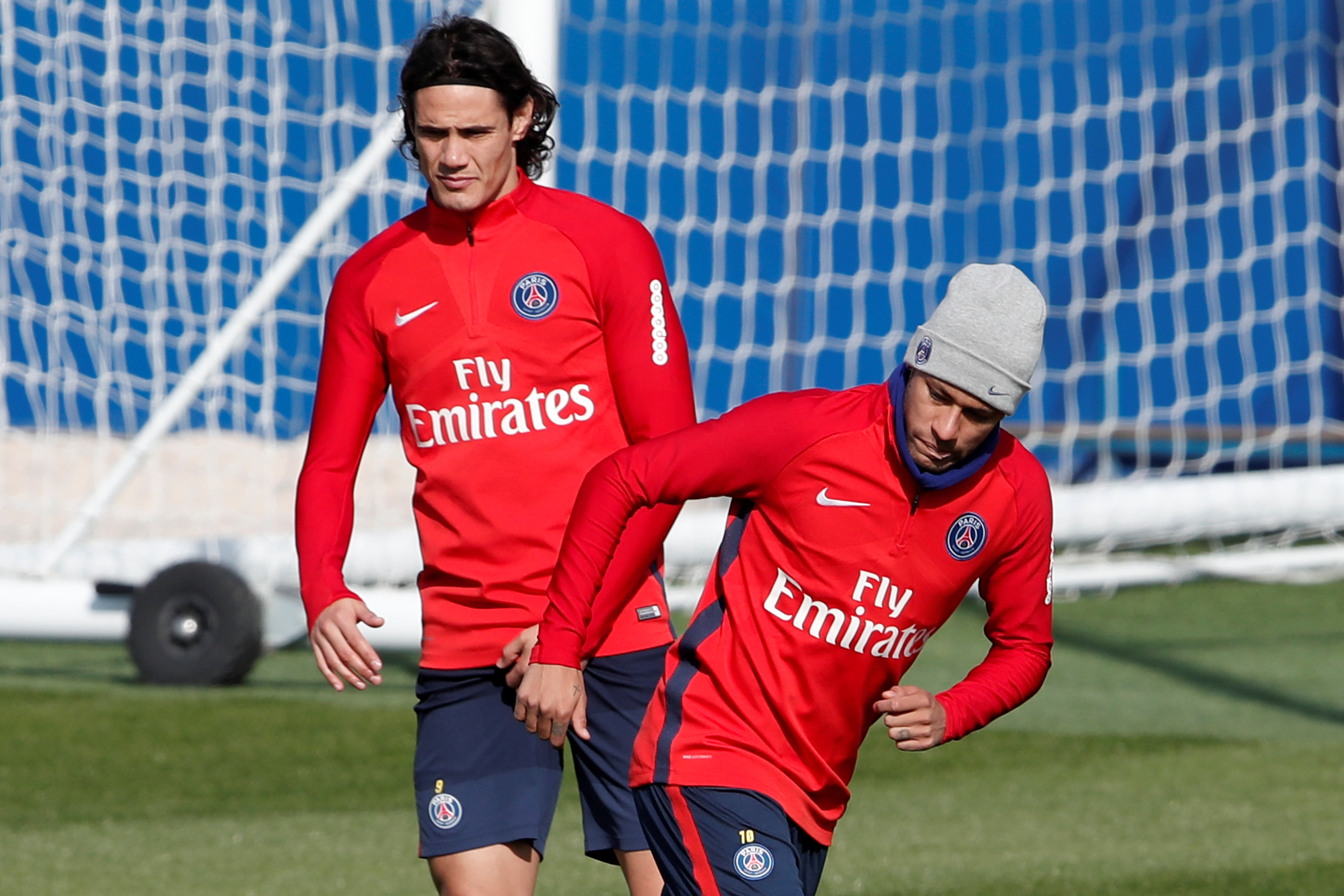 war of egos weakens cavani at psg