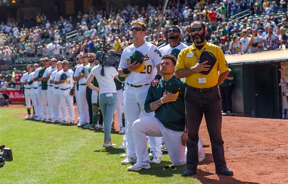 Oakland's Maxwell kneels during anthem for 2nd straight day