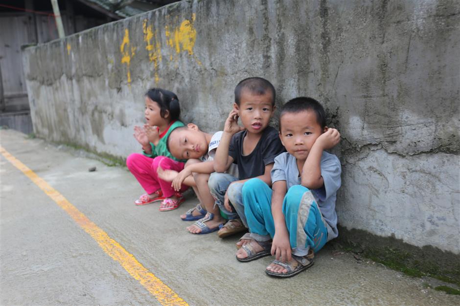 Smart wristbands protect China's left-behind children