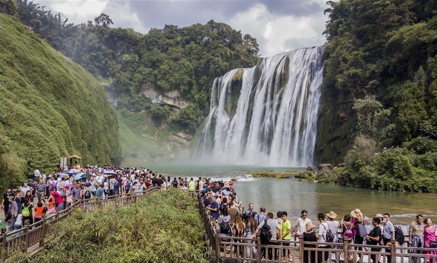 China sees double-digit rise in National Day holiday tourism revenue