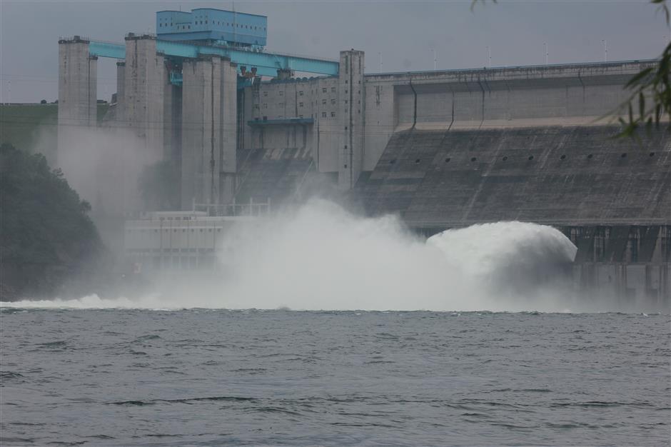 China diverts 10 billion cubic meters of water from south to north