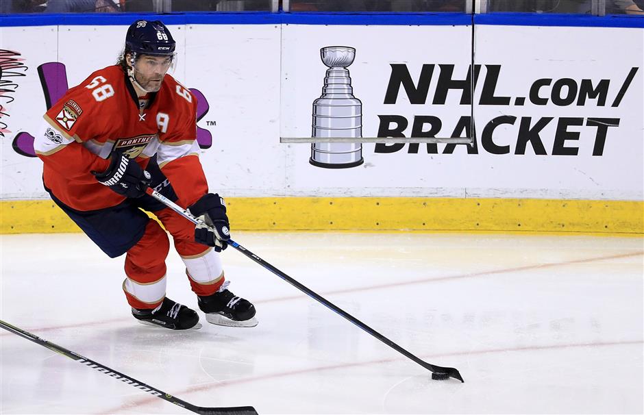 Flames sign 45-year-old Jagr to 1-year deal