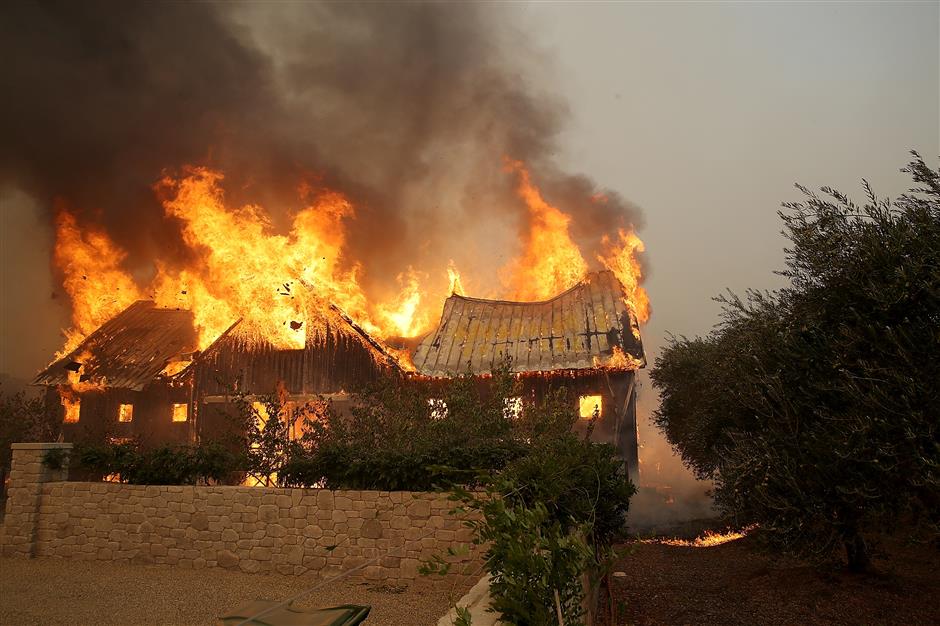 At least 10 killed, 20,000 evacuated due to over 20 wildfires in California