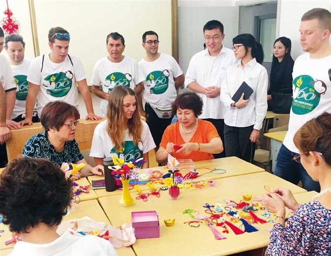 Foreigners get taste of community