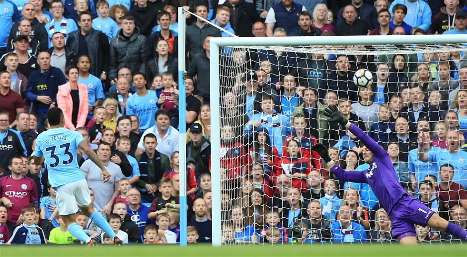 Rooney rides to Everton's rescue