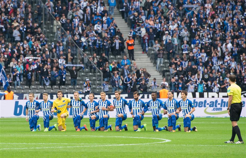 'Take a knee' comes to Germany through Hertha solidarity