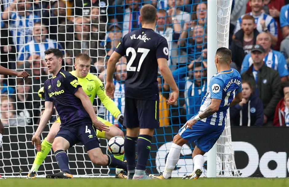 Rooney rides to Everton's rescue