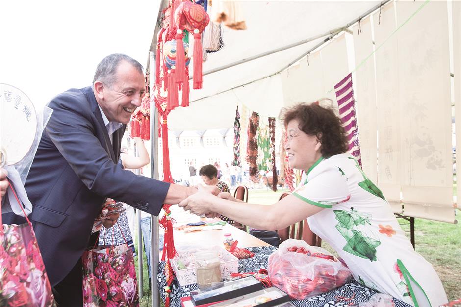 Local artisans dazzle Czech festival crowds