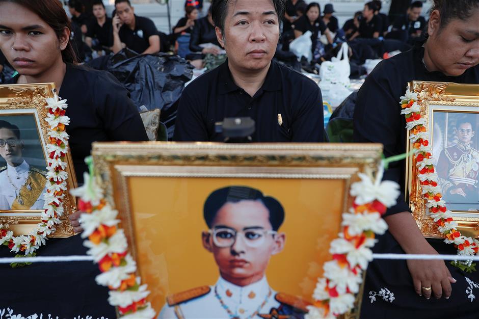 Thais farewell their beloved king