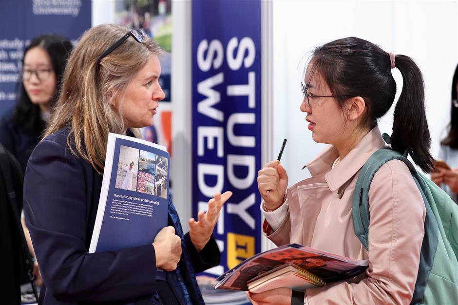 International universities lure Chinese students at education expo